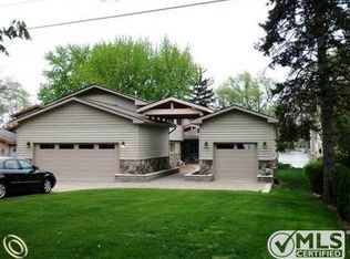 525 Laguna Ct, Wolverine Lake, MI