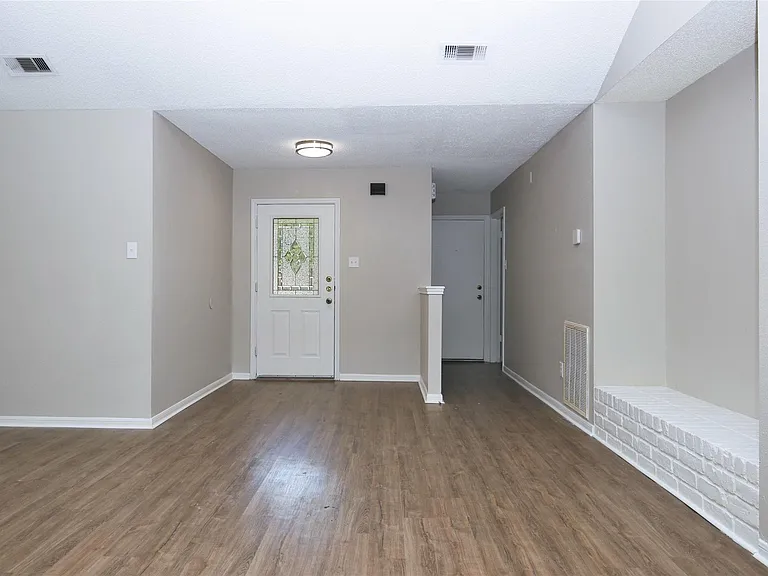 7814 Barnhill Dr — Photo 5
