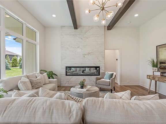 5th image of 4073 NE Chapel Manor Dr