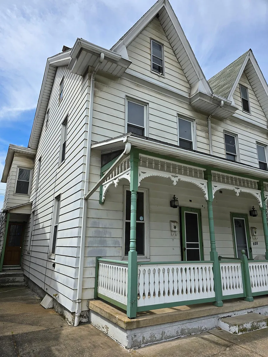 Building Photo - 630 S 2nd St