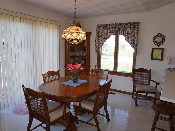 2nd image of 2101 Meadowlark Dr