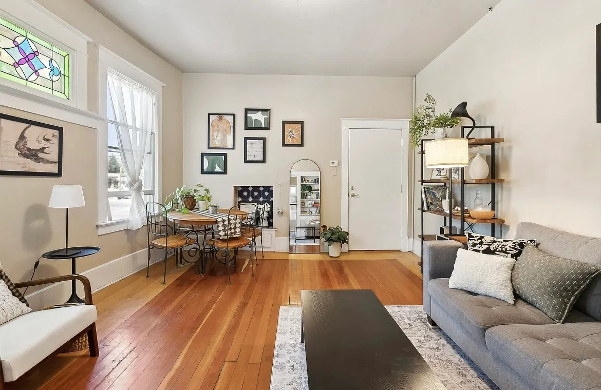 Studio, $825 — Photo 4