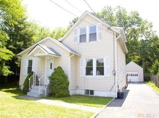 16 Harbor Rd, Port Washington, NY 11050