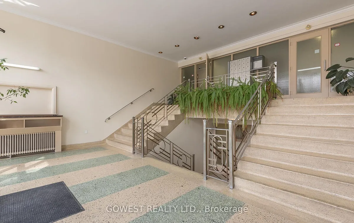 Building Photo - 205 Keele St #206