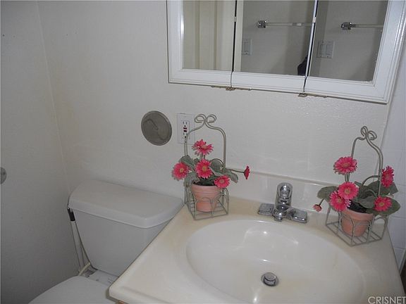 3rd image of 22050 Calvert St APT 12