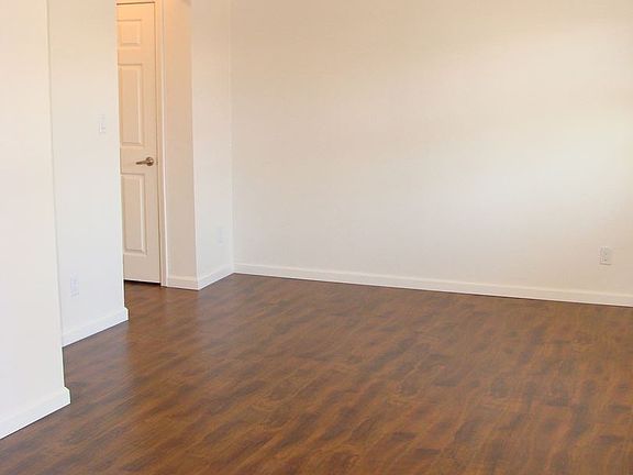 3rd image of 1310 Oakdale Ave APT I