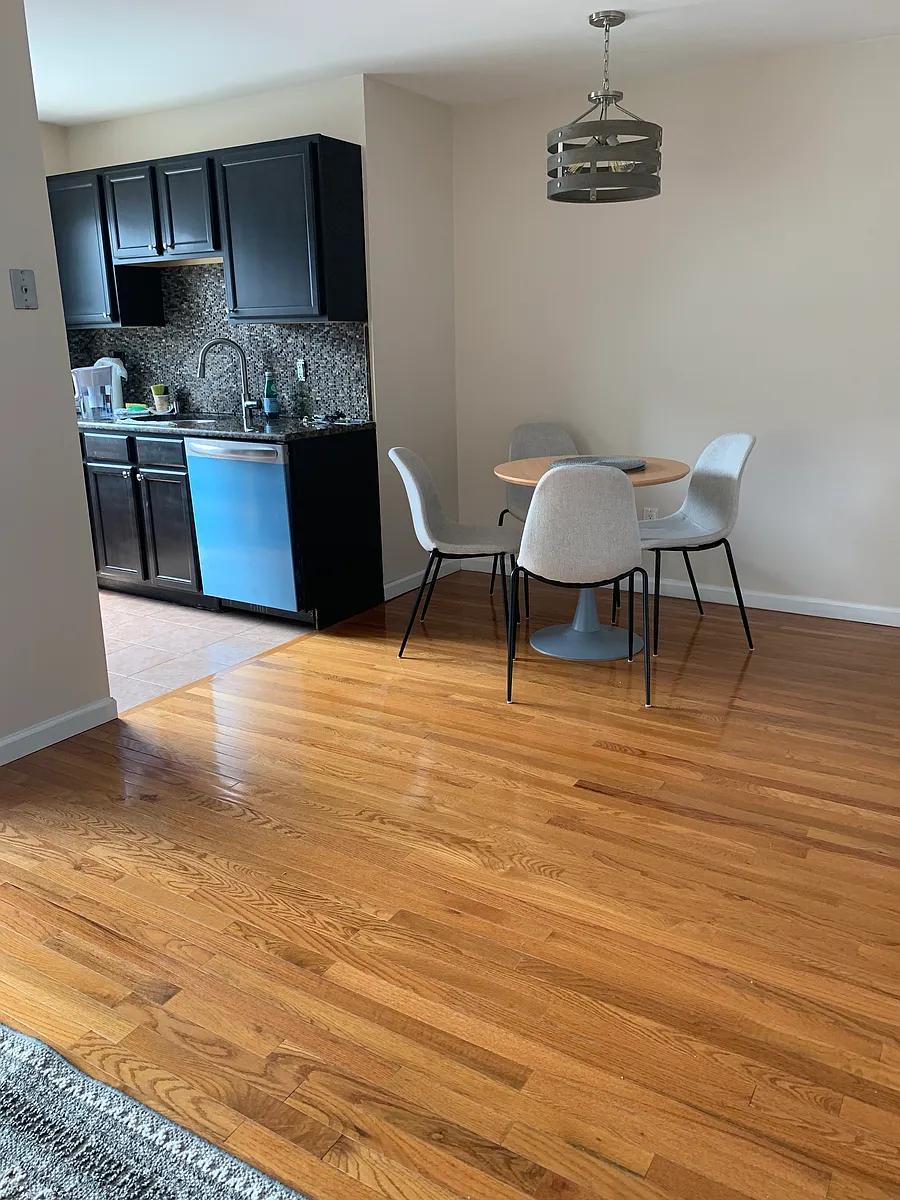 Building Photo - 601 Davis Ave #11