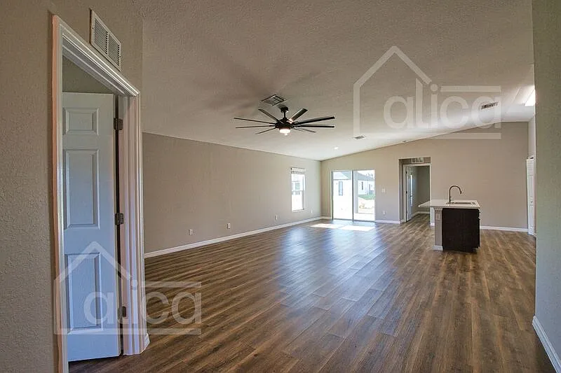 4 bed, 2.0 bath, 1883 sqft, $2,200 — Photo 3