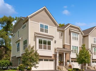 890 W Chase Ln, Palatine, IL