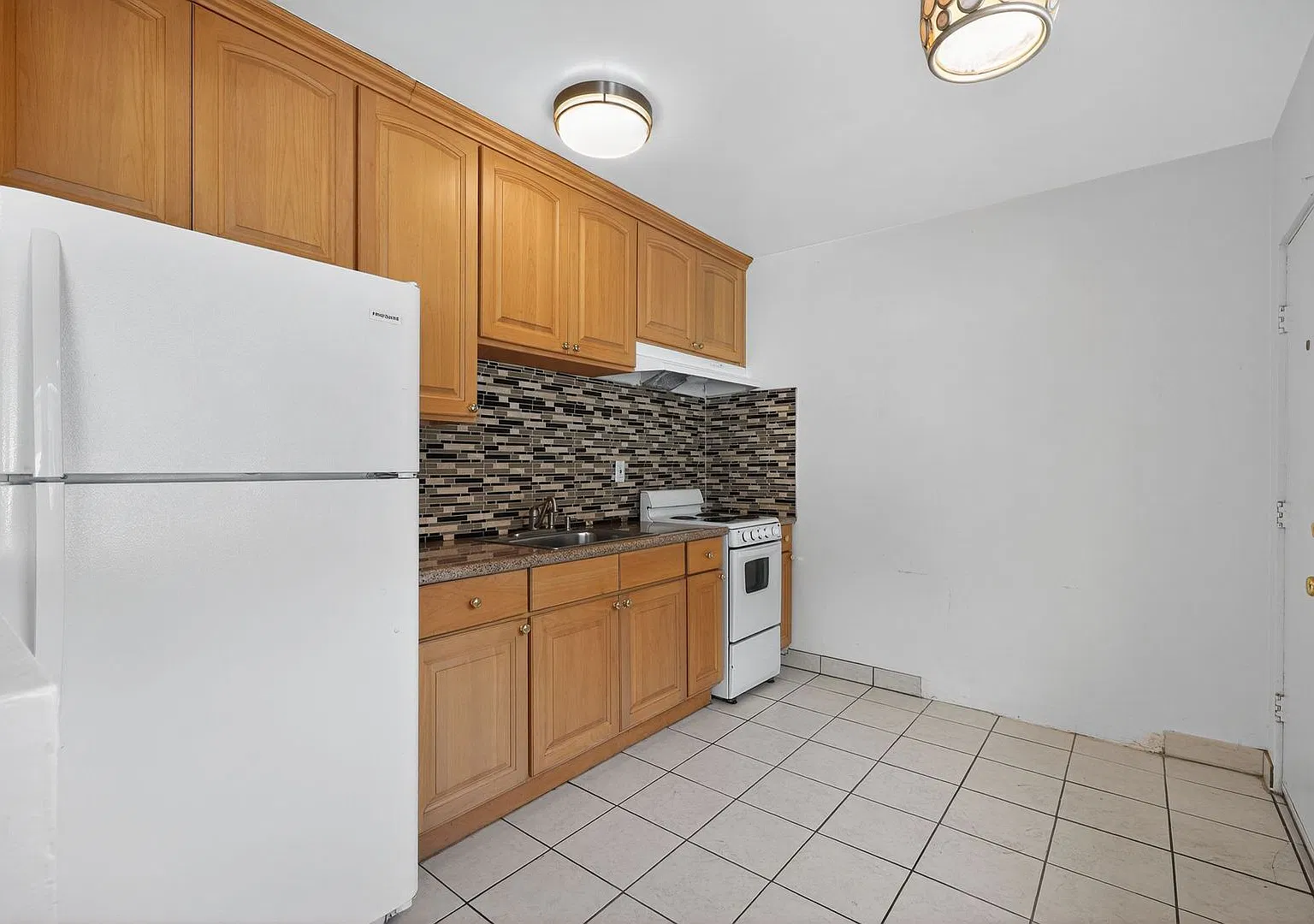 588 E. Mel Avenue - Hermosa Palms — Photo 1