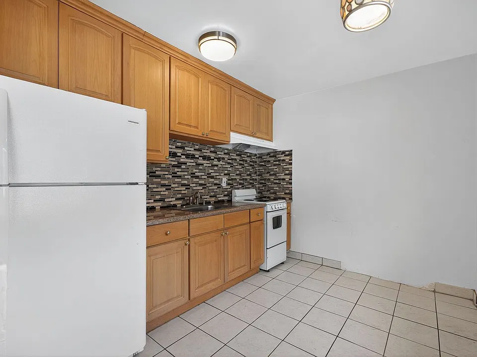 588 E. Mel Avenue - Hermosa Palms