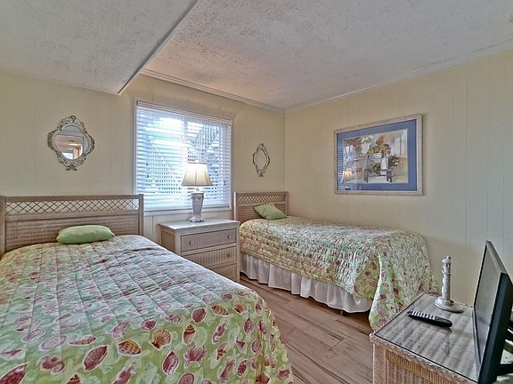 5th image of 301 W First Street #2