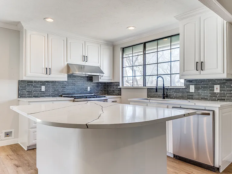 1821 Travis St — Photo 10
