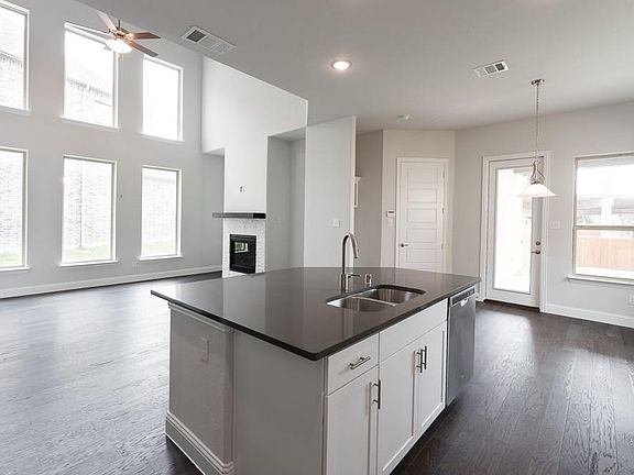 4th image of 17502 Bottlebrush Dr