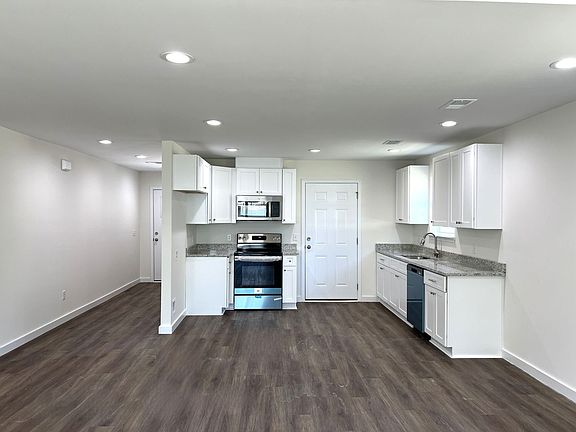 4th image of 207A Ogden St