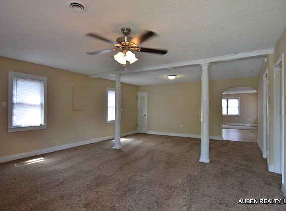 3rd image of 3427 Kensington Dr S