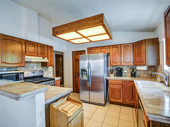 4th image of 4220 E Hopi Cir