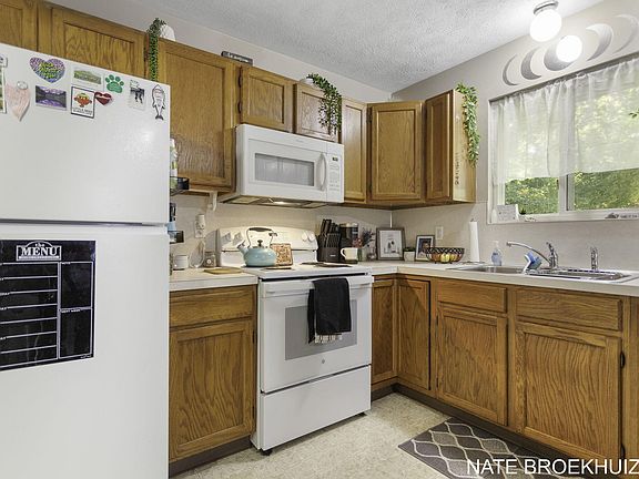 5th image of 383 Oak Harbor Ct