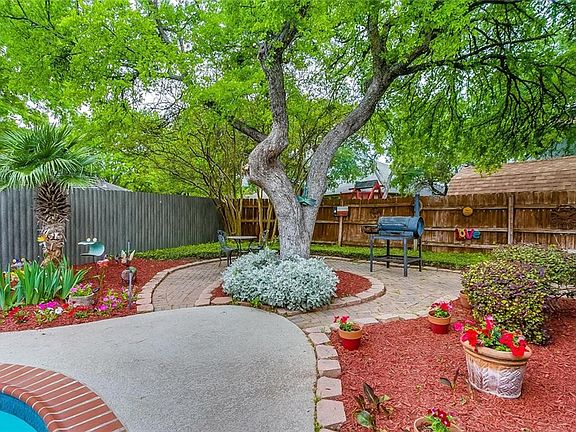 3rd image of 8709 Eagleview Ct