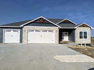 3900 Travers Cir, Manhattan, KS 66503