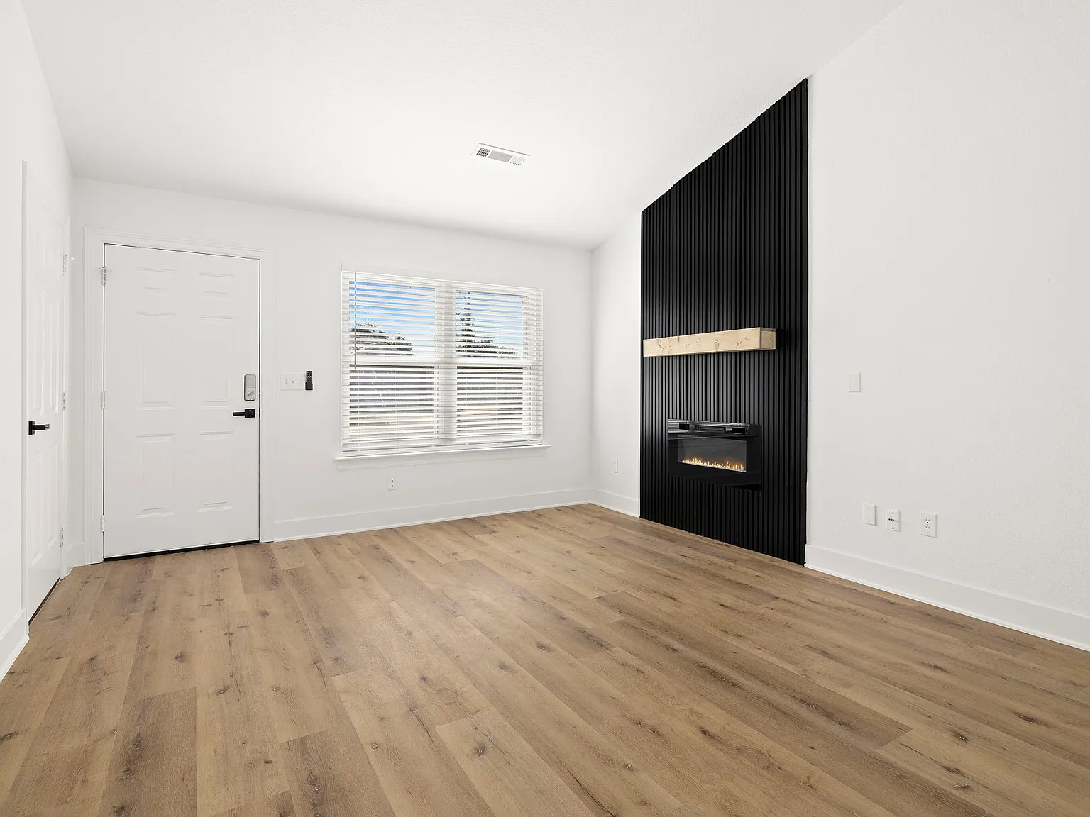 3 bed, 1030 sqft, $1,800 — Photo 3