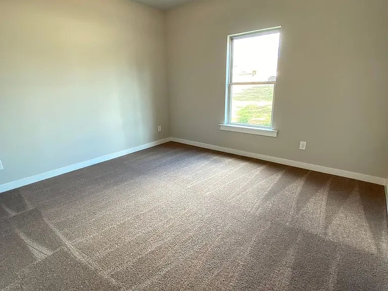 489 Andrew Dr — Photo 7