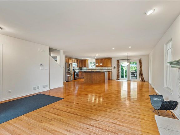 4th image of 1765 Greenfield Ct