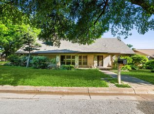 5205 Blue Valley Ct, Fort Worth, TX 76112