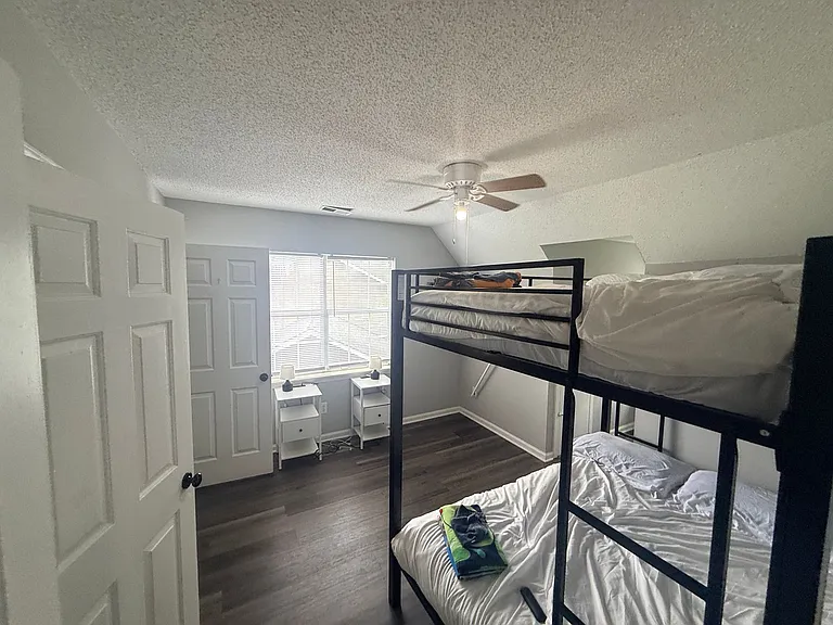 9501 Pondside Ln — Photo 17