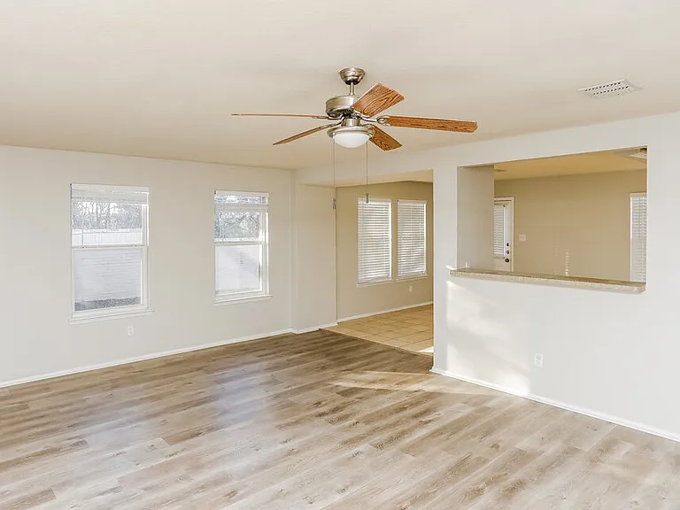 745 Capricorn St — Photo 3