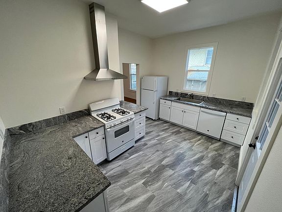 4th image of 126 Richardson St