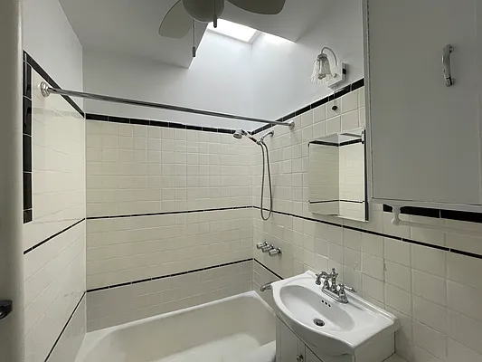 Rented by Realty Collective | media 7