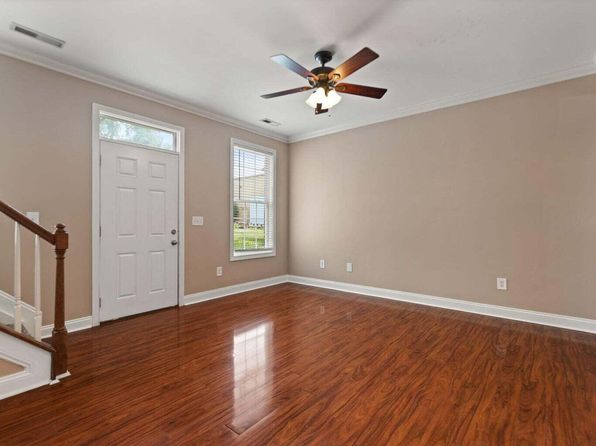 lexington-kentucky-446956486 picture