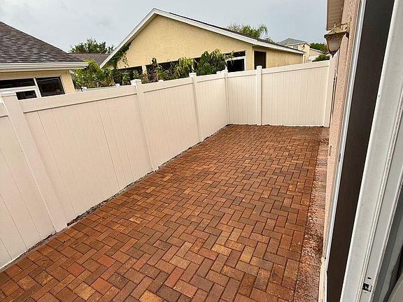 3rd image of 5155 NE 124th Pl