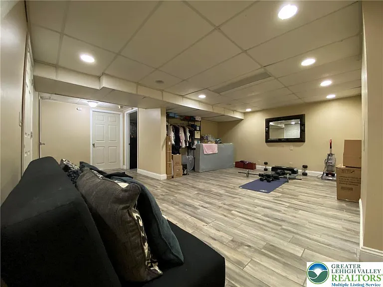 1656 Angela Dr — Photo 15
