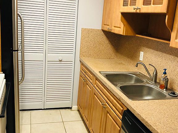 3rd image of 455 Alt 19 S APT 27