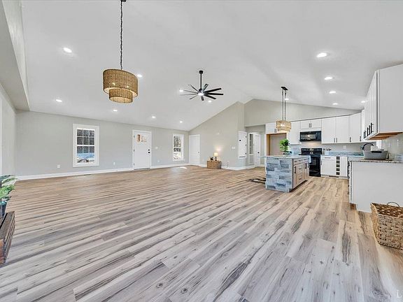 5th image of 107 Ridge Dr