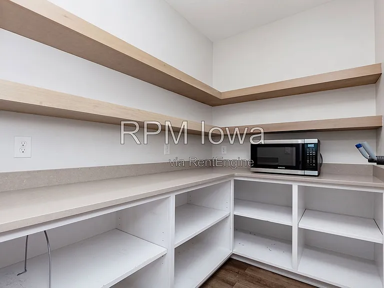 5901 NE Sherman Dr — Photo 9