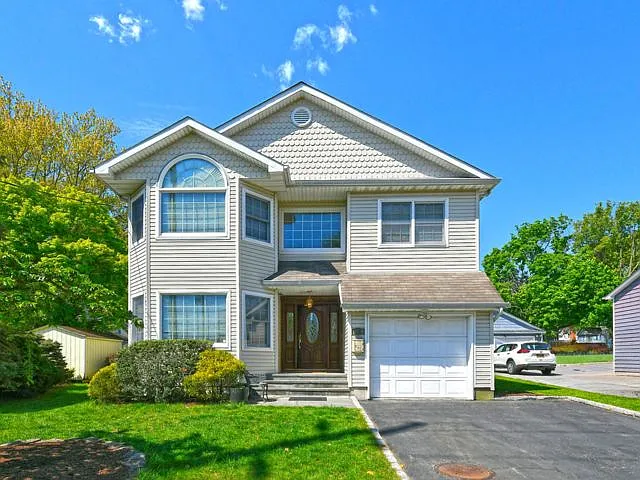 4 bed, 2.5 bath, 2500 sqft, $6,000 — Photo 3