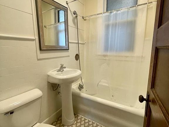 2nd image of 3059 N Maryland Ave #D81e3961b