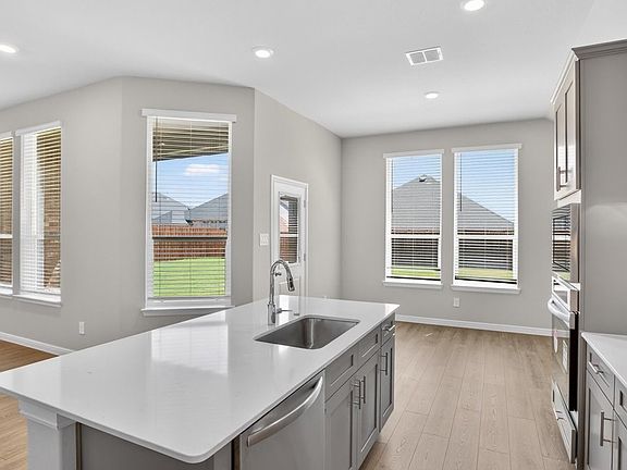 5th image of 3296 Pier View St