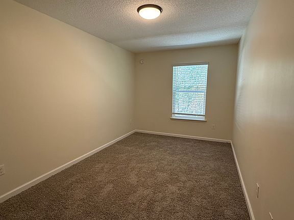 5th image of 806 Oak St #14-1