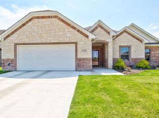 910 Bent Wood Ln, Cleburne, TX 76033