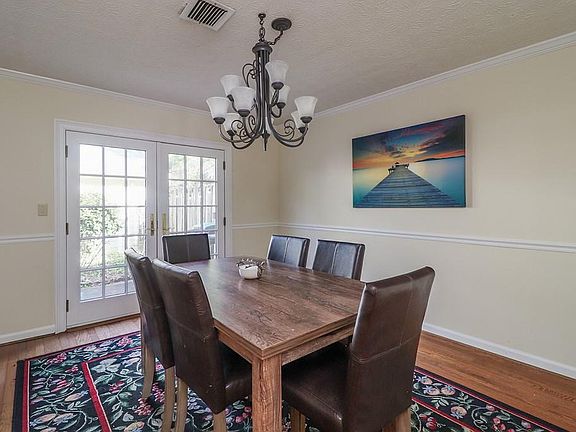 3rd image of 6403 Deerings Ln