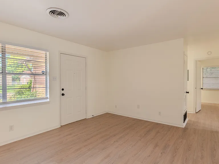 1402 Missouri Ave — Photo 15