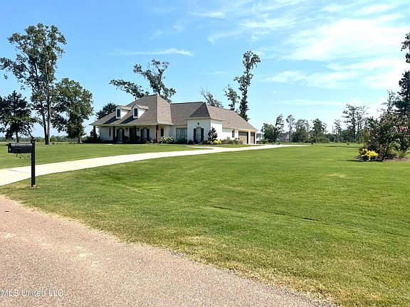 3rd image of 935 Mulberry Dr