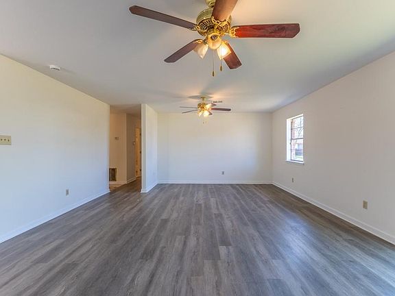 4th image of 1501 Natchez Ln