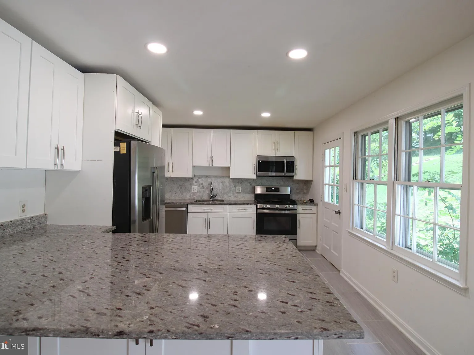 5 bed, 1232 sqft, $3,750 — Photo 3