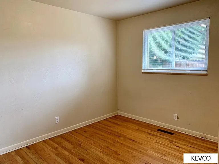 1044 Montview Rd — Photo 10