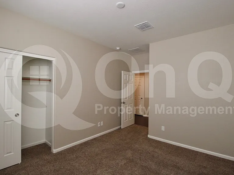 867 E Aberdeen Dr — Photo 16